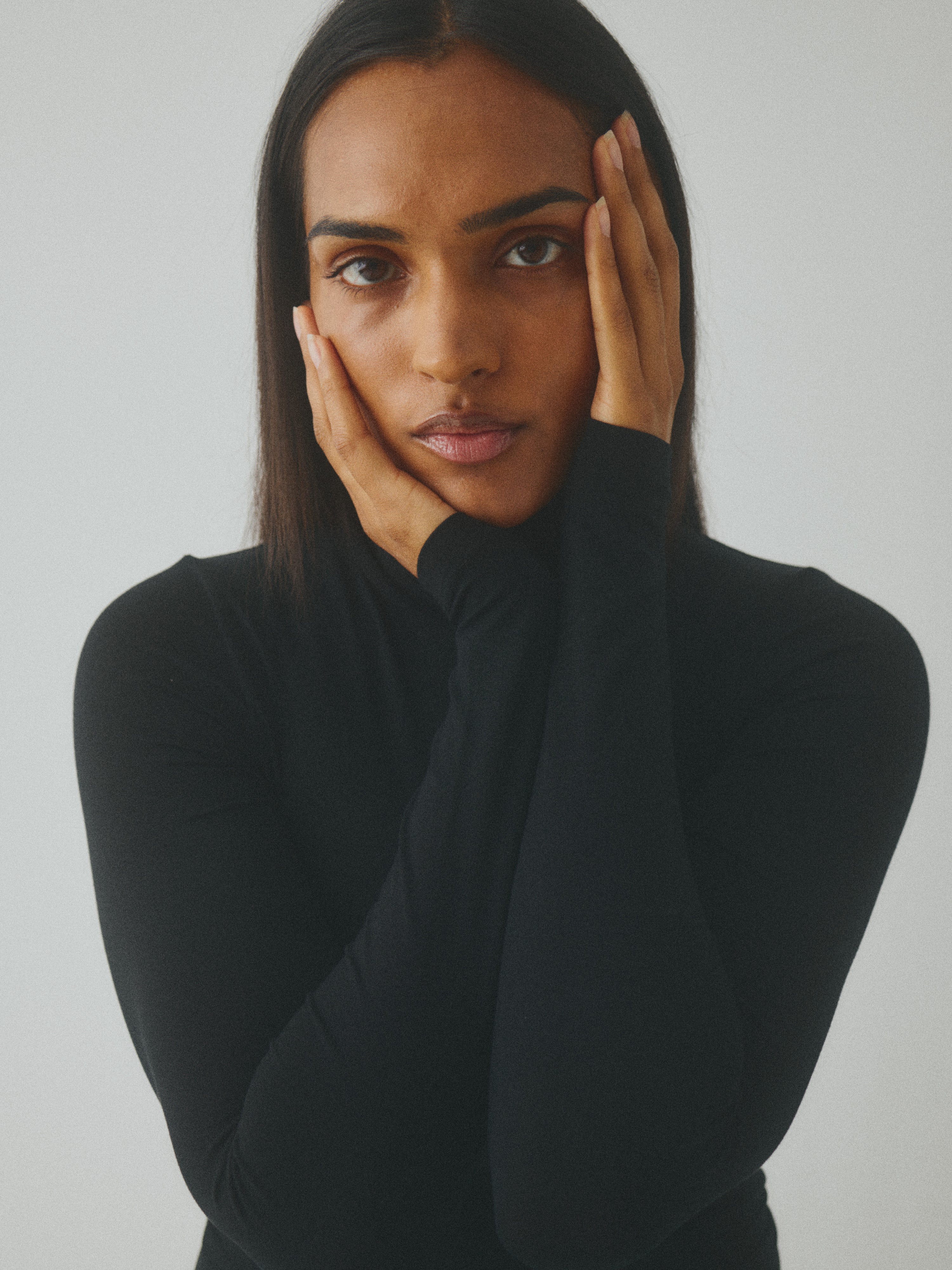 Ina_Black_Image_0