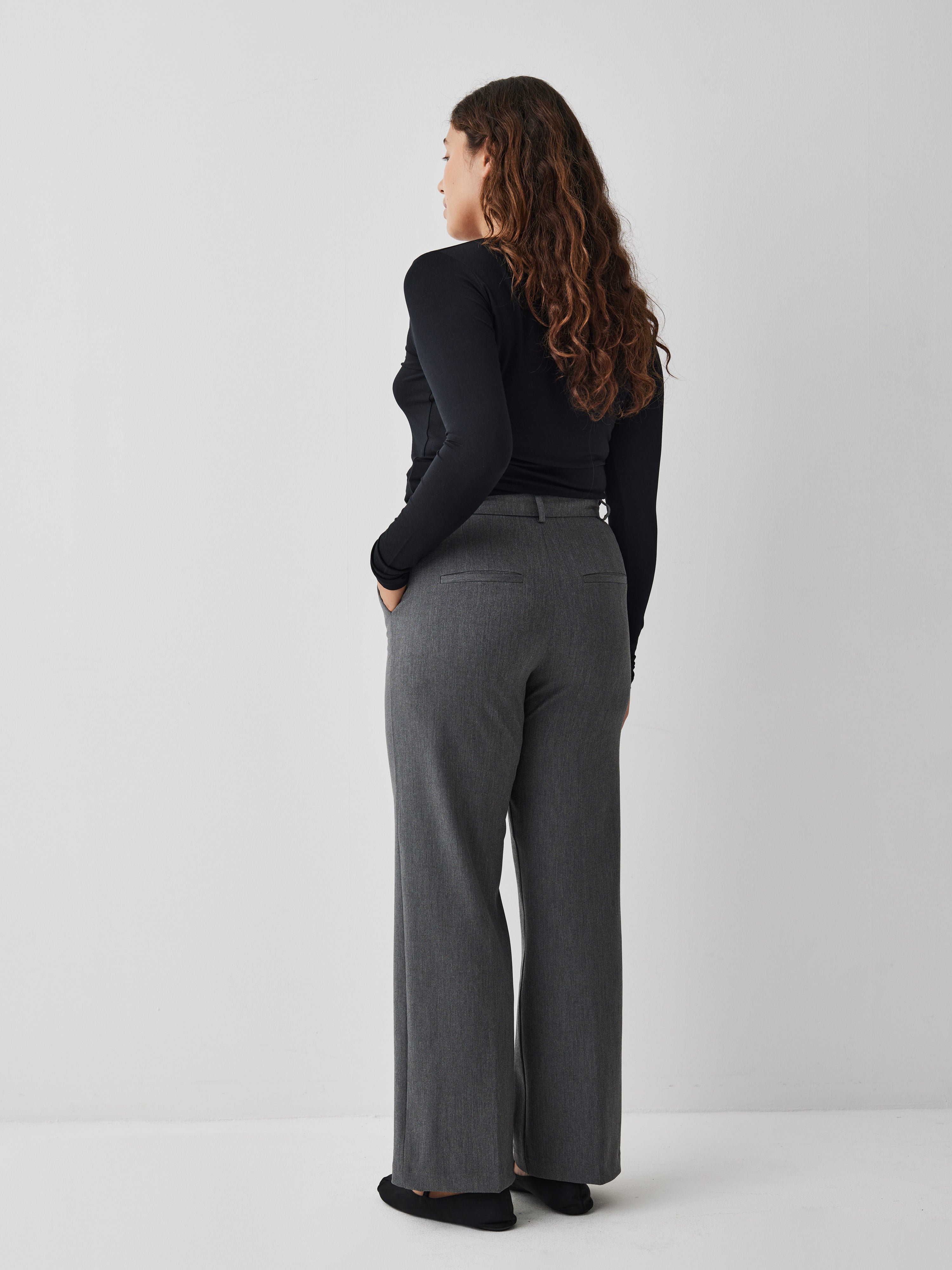 Lucy-M_Medium Melange_Model_