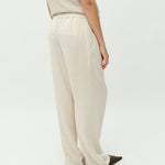 Emmett-M_Natural Beige_Model_2