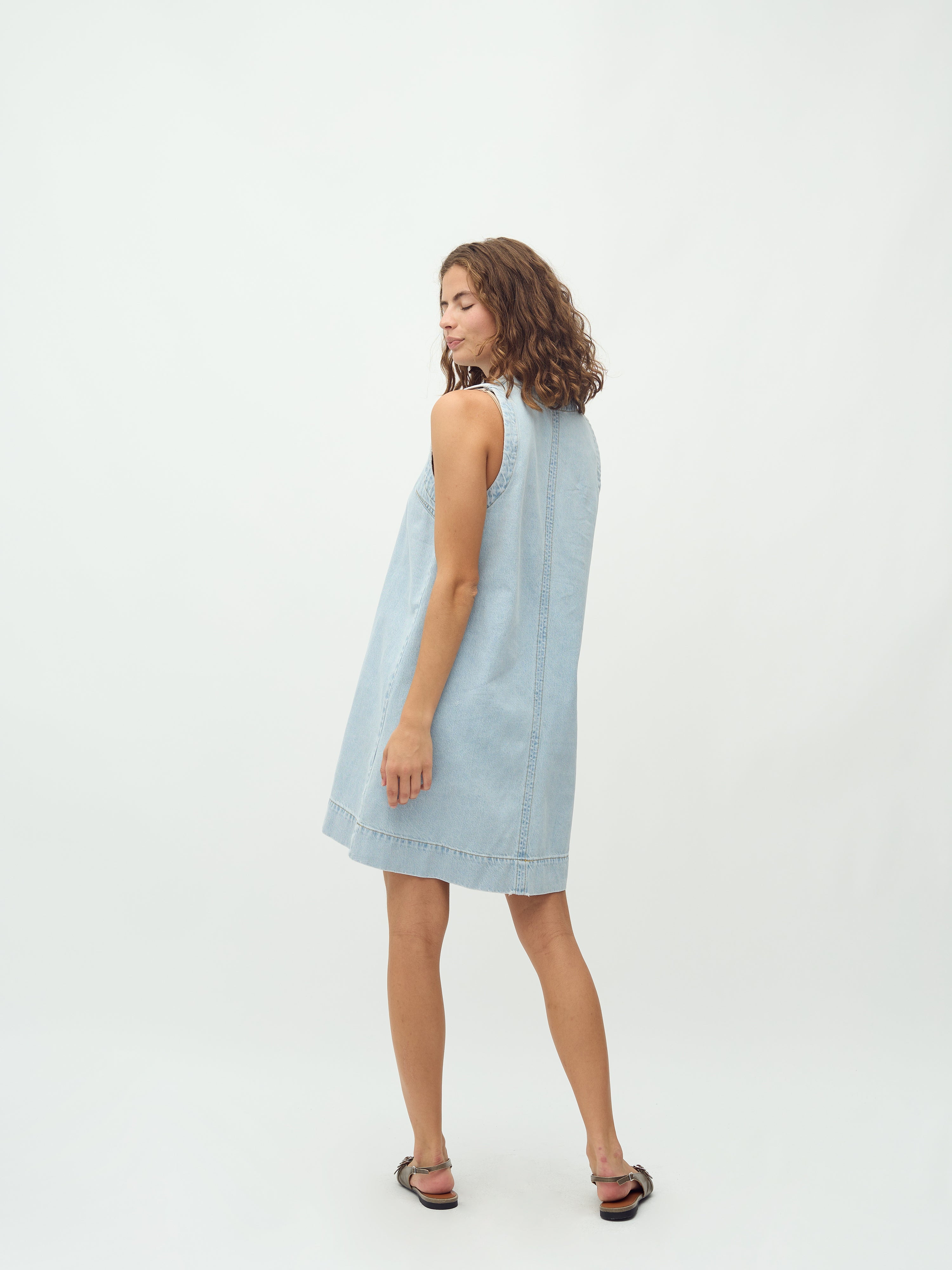 Stasja-M_Lighter Blue Wash_Model_1