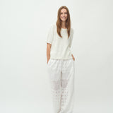 Viljane-M_White_Model_4