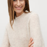 Clara Crew-M_Oat Melange_Model_1