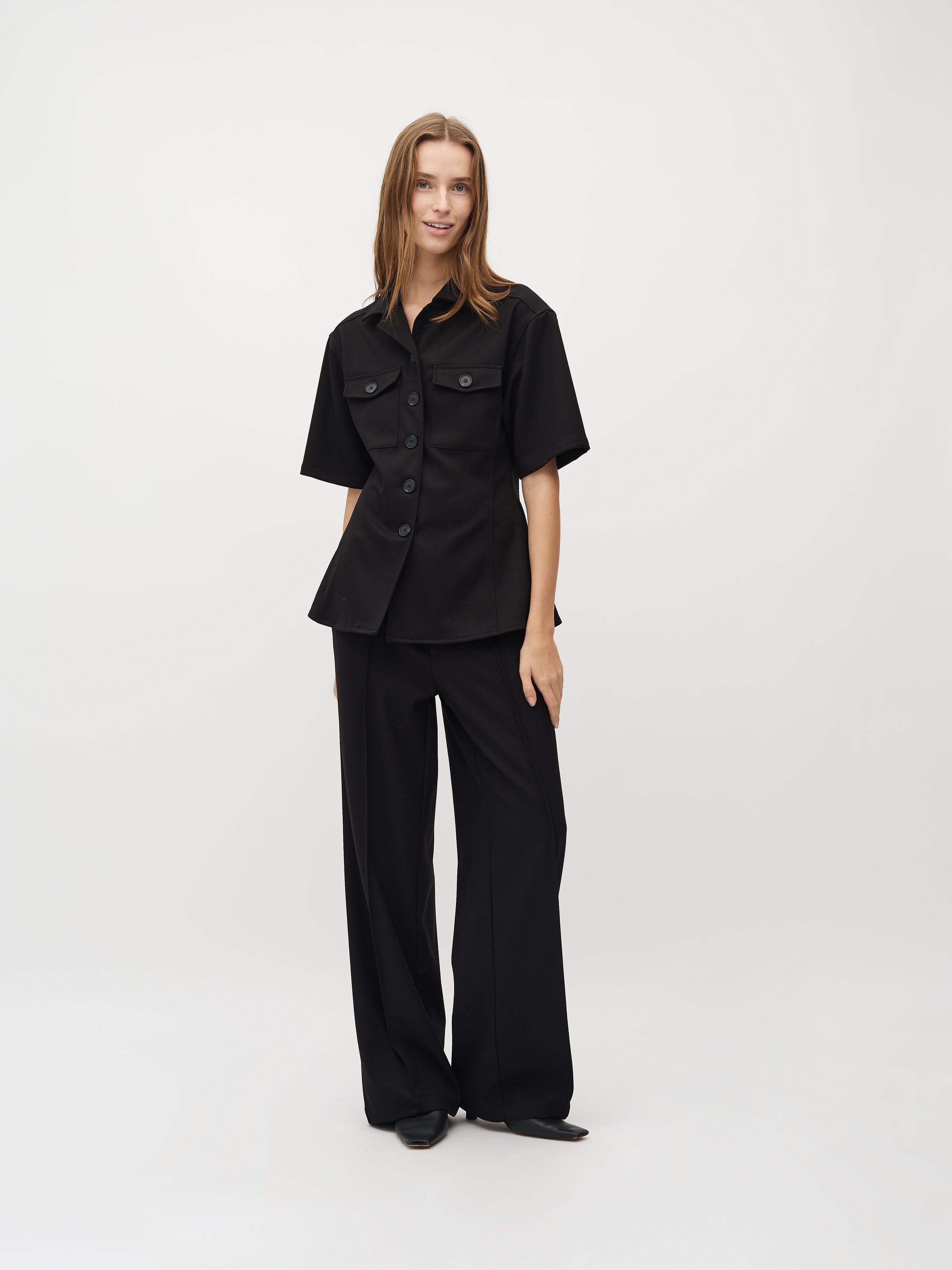 Peplina-M_Black_Model_3