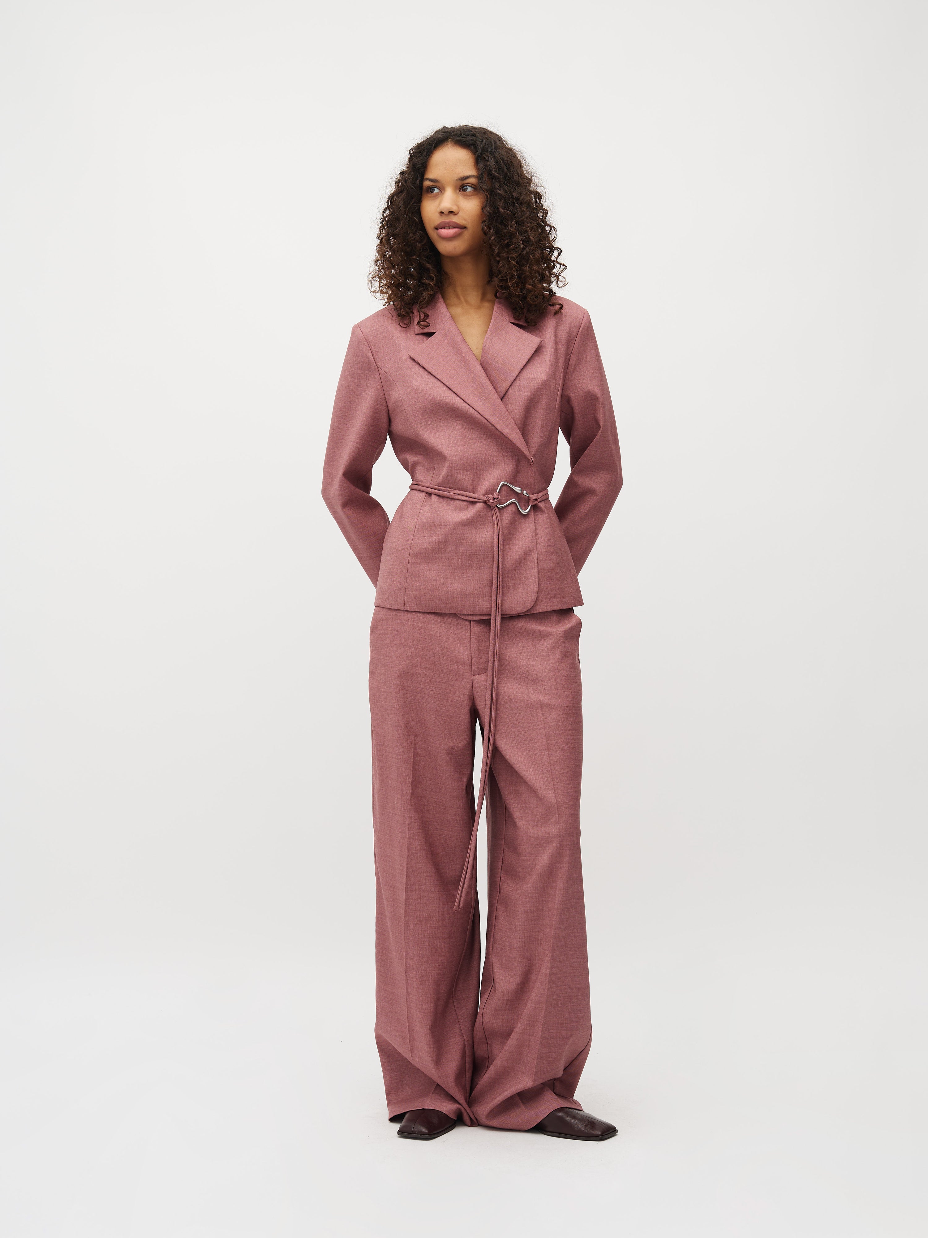 Ivia-M_Rose Brown Melange_Model_1