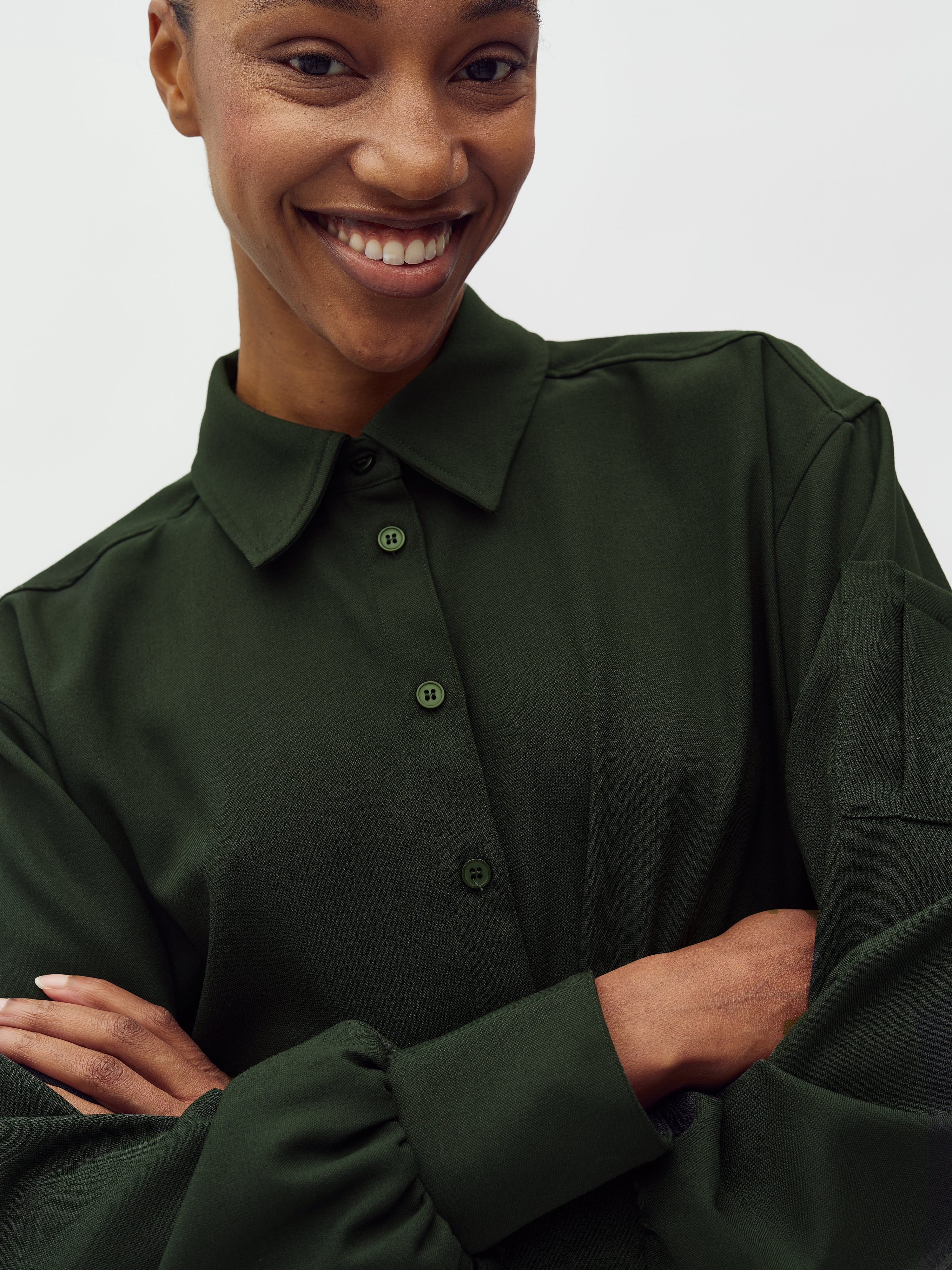 Cammia-M_Pine Green_Model_3