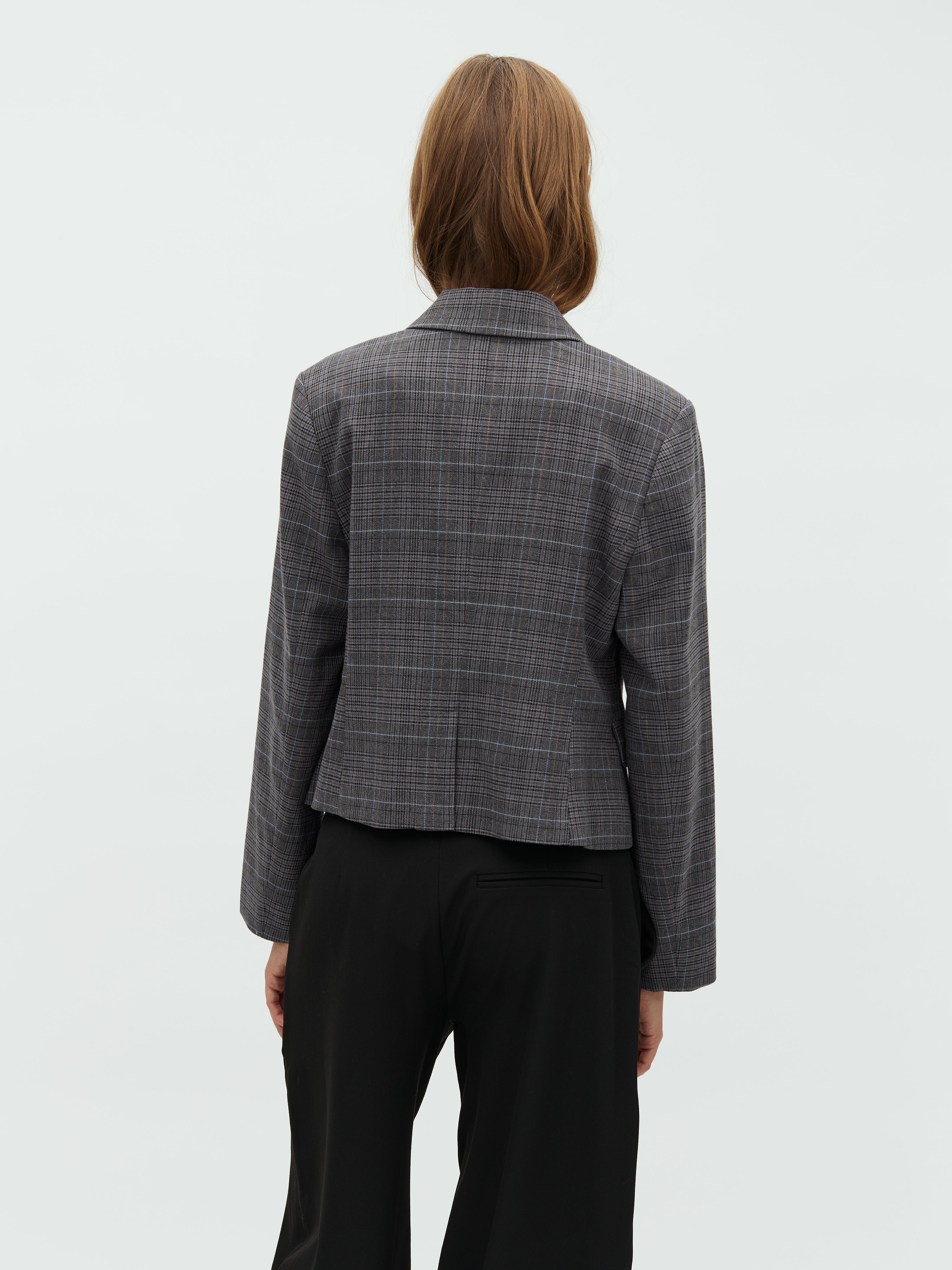 Iva-M_Grey Check_Model_2