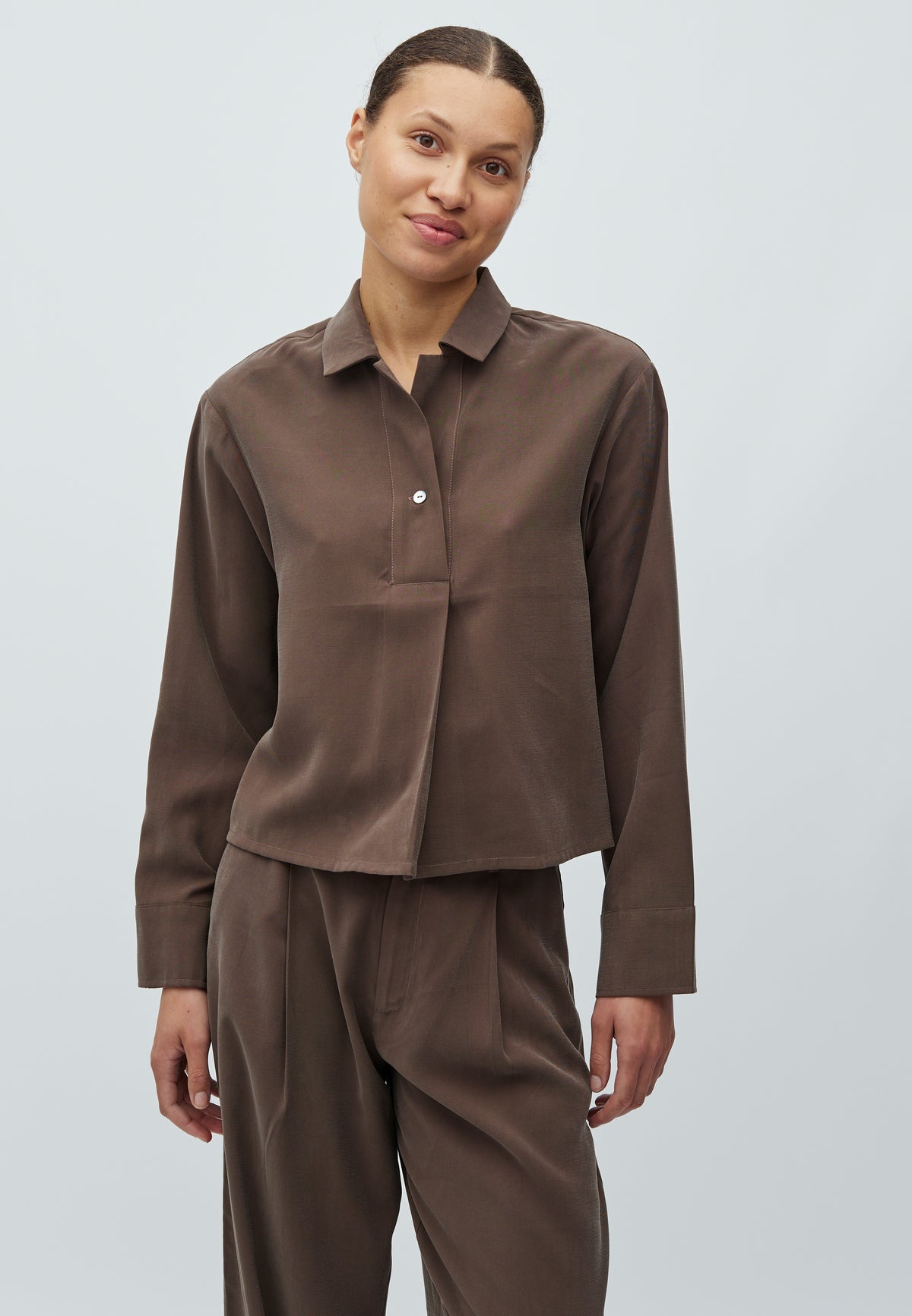 Elio-M_Chocolate Brown_Model_0
